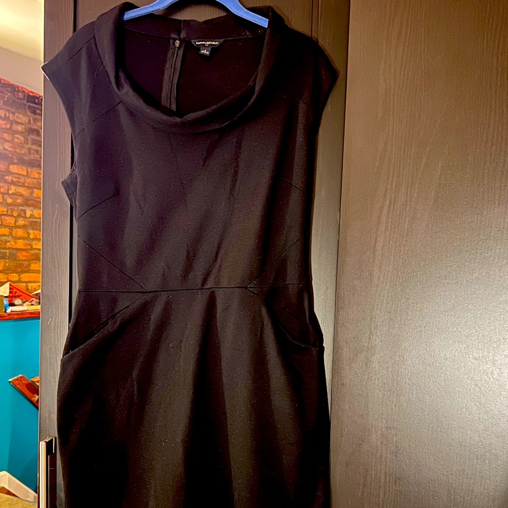 Banana Republic Factory size 6 shift dress in black